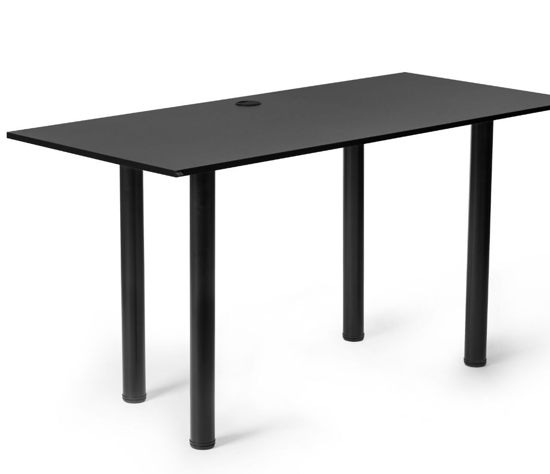 biurko czarne z przepustem na 4 czarnych nogach